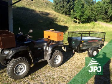 Suzuki Kingquad und Anhänger Gärtner
