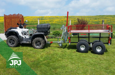 ATV Anhänger Profi Arbeiter mit dem Gitteraufbau und Quad