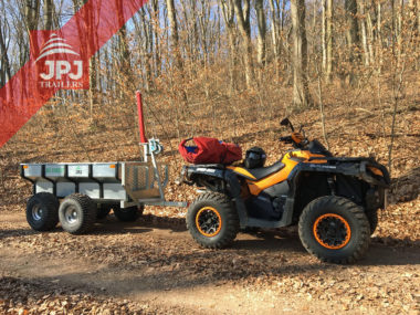 Quad Can Am und ein Anhänger Profi Arbeiter