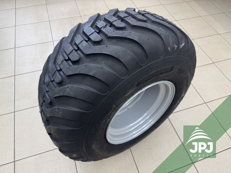 Reifen mit Felge - 300/65-12